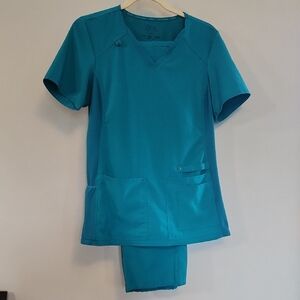 Cherokee iFlex Turquoise Women's Medium Scrub Set